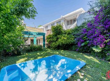 Casa · 224m² · 5 Ambientes · 1 Cochera · Casa en Lote Propio de 370 m² - Gran Jardín con Parrilla - Toda en Planta Baja - Villa Santa Rita