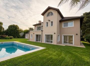Casa · 360m² · 7 Ambientes · 3 Cocheras · Casa en Venta en Mapuche C. C