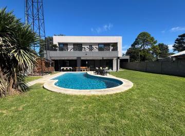 Casa · 245m² · 5 Ambientes · 2 Cocheras · Venta Casa Apto Credito 1051 m² Parque 4 Dorm 4 Baños Piscina Climatizada