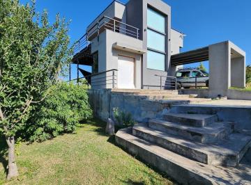 Casa · 208m² · 8 Ambientes · 1 Cochera · Casa - Huerta Grande