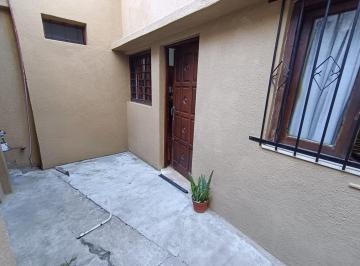 Casa · 37m² · 2 Ambientes · 1 Cochera · Venta Casa Pasillo 1 Dorm - Bv Rondeau 3100 - Zona Norte Rosario.