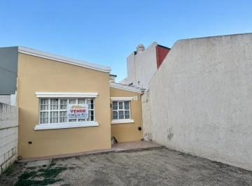 Casa · 71m² · 3 Ambientes · Casa 2 Dorm.perito Moreno 2180