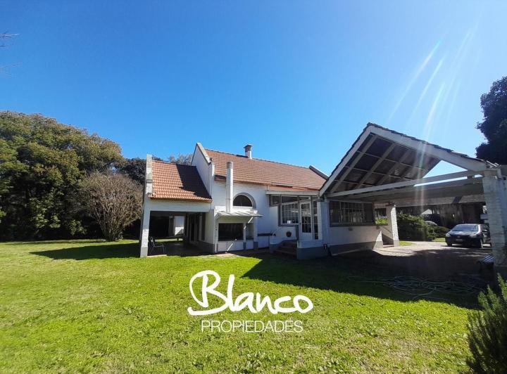 Casa · 320m² · 3 Ambientes · 1 Cochera