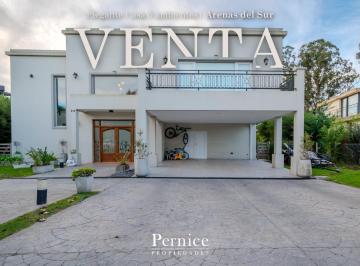 Casa · 262m² · 5 Ambientes · 2 Cocheras · Chalet 5 Ambientes con Pileta en Arenas del Sur