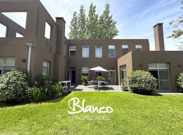 Casa · 220m² · 5 Ambientes · 1 Cochera · Casa en Venta en Saint Matthew´s, Pilar, G. B. a. Zona Norte