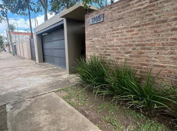 Casa de 7 ambientes, Resistencia · Gran Casa con Piscina Sobre Av Italia