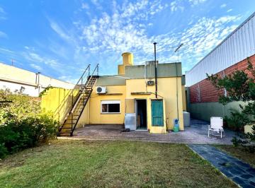 Casa · 150m² · 4 Ambientes · 3 Cocheras · Venta Casa 4 Amb Berazategui! con Amplio Parque