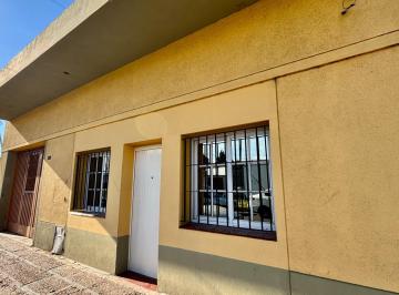 Casa · 150m² · 4 Ambientes · 3 Cocheras · Venta Casa 4 Amb Berazategui! con Amplio Parque