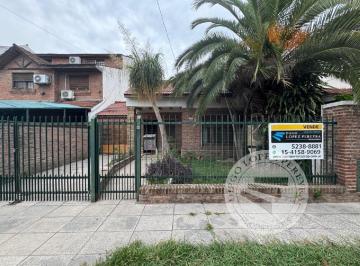 Casa · 296m² · 4 Ambientes · Excelente Chalet Sobre Gran Lote en 2 Plantas, Olivos
