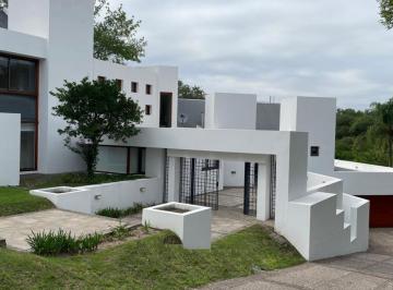 Casa · 663m² · 4 Dormitorios · 3 Cocheras · Exclusiva Propiedad en Las Delicias - Consultanos