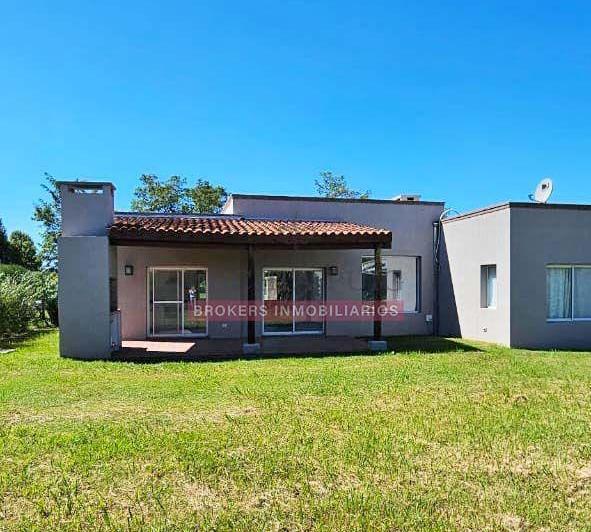 Casa · 140m² · 4 Ambientes · 2 Cocheras