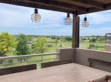 Departamento · 70m² · 2 Ambientes · 2 Cocheras · Departamento en Venta con Vista Al Golf en Terrazas Al Golf - Pilará
