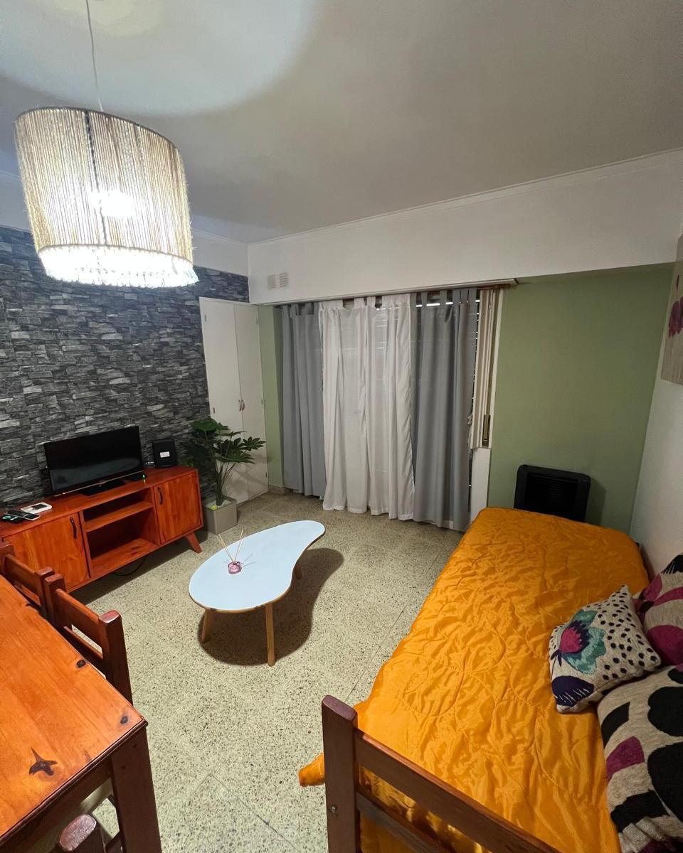 Muy buen departamento de 2 ambientes zona Alberti / Paseo Aldrey
