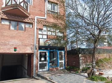 Local comercial · 130m² · 1 Cochera · Alquiler de Local con Deposito y Cochera Pinamar Centro!