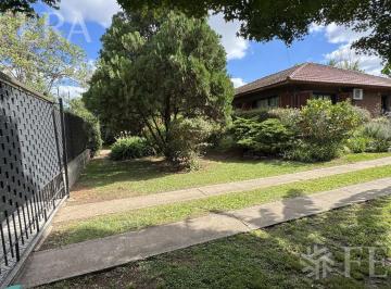 Quinta vacacional · 144m² · 4 Ambientes · Venta Casa Quinta 4 Ambientes con Piscina en Quilmes Oeste