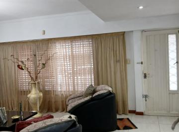 Casa de 4 ambientes, Lanús · Casa en Venta con Garage Lanus Este