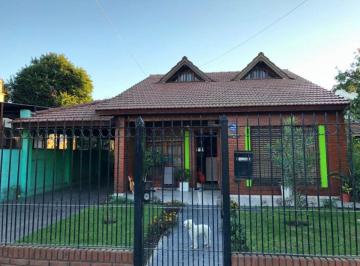 Casa de 3 ambientes, San Vicente · Chalet en Venta a m de La Estacion!