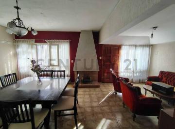 Casa · 216m² · 3 Dormitorios · 2 Cocheras · Casa en Las Heras