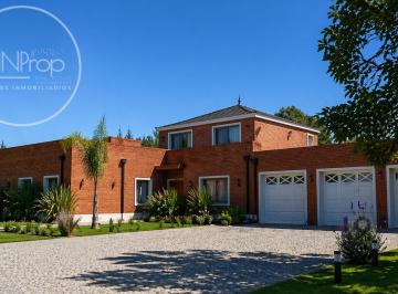 Casa · 560m² · 7 Ambientes · 4 Cocheras · 5 Dorm. Santa Irene Comarcas de Luján 560 m