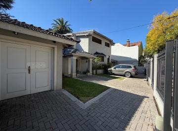 Casa · 374m² · 7 Ambientes · 2 Cocheras · Casa Chalet en Venta en Vicente López, G. B. a. Zona Norte, Argentina