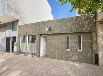 Casa · 130m² · 4 Ambientes · 1 Cochera · Casa en Excelente Zona Norte de La Plata, Potencial Para Inversores o Familia