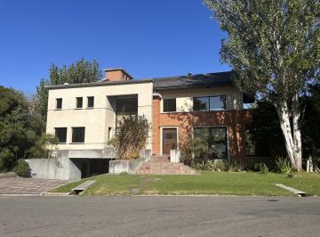 Casa · 343m² · 5 Ambientes · 4 Cocheras · Casa Venta El Carmen Country Club 4 Dorm. Piscina
