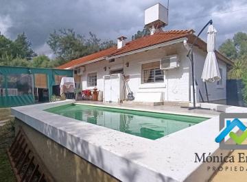 Casa · 134m² · 5 Ambientes · 1 Cochera · Venta de Casa en Villa de Merlo con Piscina Depto Independiente