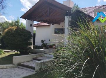 Casa · 134m² · 5 Ambientes · 1 Cochera · Venta de Casa en Villa de Merlo con Piscina Depto Independiente