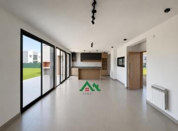 Casa · 143m² · 5 Ambientes · 2 Cocheras · Casa en Venta a Estrenar en Tejas 4 en Planta Baja con 3 Dorm. y Patio Amplio