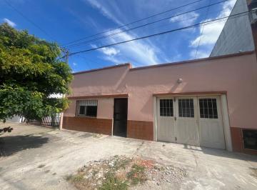 Casa de 3 ambientes, La Plata · Casa en Venta con Verde Excelente Oportunidad de Inversión en Calle 21 Entre 73 y 74.