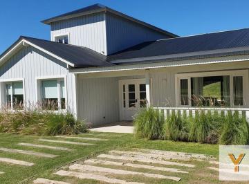 Casa · 210m² · 6 Ambientes · Casa en Venta - 4 Dorm. 4 Baños - Pinamar