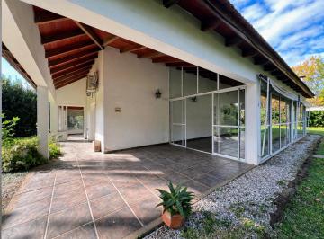 Casa · 179m² · 6 Ambientes · 3 Cocheras · Venta – Casa de 3 Dorm. con Pileta, Quincho y Parrillero, Funes.