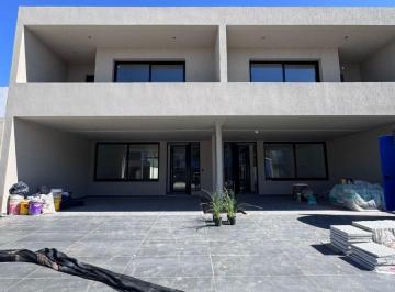 Casa de 5 ambientes, Córdoba · Espectacular Duplex a Estrenar Barrio La Luisita.