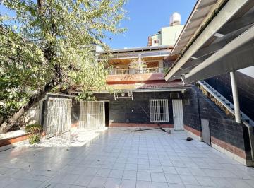 Casa · 324m² · 5 Ambientes · 2 Cocheras · Casa 7 Ambientes con Patio, Garage y Terraza