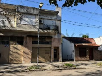 Bodega-Galpón · 200m² · Galpón / Local en Venta – Calle 63 Entre 30 y 31