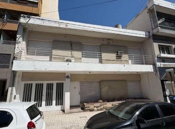 Casa de 9 ambientes, Córdoba · Casa en Venta - 4 Dorm. C/cochera - Alberdi