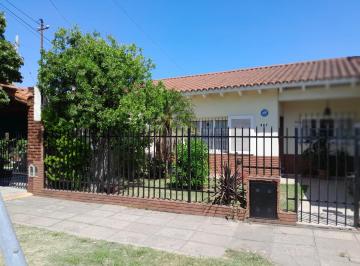 Casa · 120m² · 4 Ambientes · 1 Cochera · Chalet Barrio Cantabrico Haedo