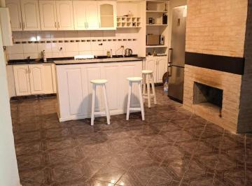 Casa · 140m² · 3 Ambientes · 2 Cocheras · Casa en Venta La Calera con Pileta No Cred.
