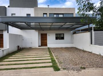 Casa · 110m² · 5 Ambientes · 1 Cochera · Duplex Amoblado en Alquiler Claros del Bsoque