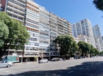 Departamento · 220m² · 6 Ambientes · 1 Cochera · Departamento 4 Ambientes en Venta con Terraza y Jardin Ingles!