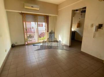 Departamento · 30m² · 2 Ambientes · Alquiler - Departamento Dos Ambientes - con Balcon - Caseros Norte - Primer Piso por Escalera