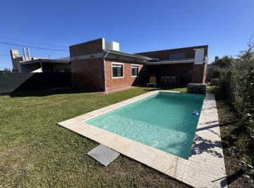 Casa · 117m² · 4 Ambientes · 2 Cocheras · Casa a Estrenar con Pileta en Fincas de Ibarlucea