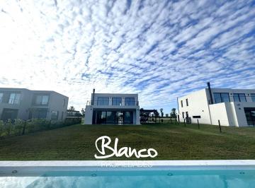 Casa · 218m² · 6 Ambientes · 1 Cochera · Casa en Venta en Pilar Golf, Pilar, G. B. a. Zona Norte