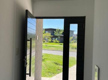 Casa · 172m² · 5 Ambientes · 3 Cocheras · Casa en Alquiler en Araucarias, Puertos, Escobar