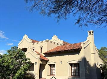 Casa de 8 ambientes, Córdoba · Casa en Venta - B° El Bosque - Estilo Colonial - Usd $560.000