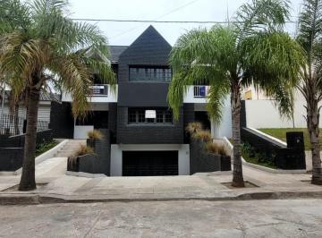 PH · 180m² · 4 Ambientes · 4 Cocheras · PH en Parque Chacabuco