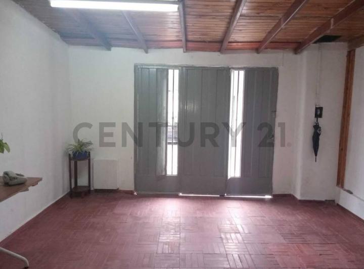 Casa · 185m² · 6 Ambientes · 1 Cochera