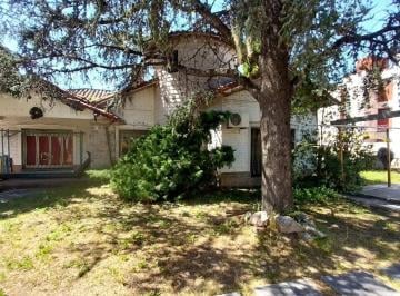 Casa · 150m² · 5 Ambientes · 4 Cocheras · Casa en Venta