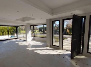 Casa · 400m² · 4 Dormitorios · 2 Cocheras · Casa en Venta