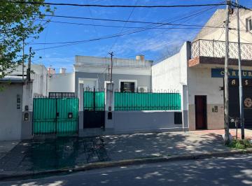 Casa · 349m² · 2 Ambientes · 1 Cochera · Casa en Villa Lynch